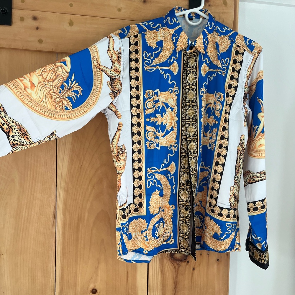 Greek! Men's Blue and Gold Baroque. Button down. Never worn. No tags. Enjoy! - Picture 3 of 6